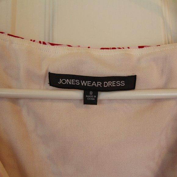 Jones Wear Red & White Floral V-Neck Dress - Picture 4 of 7
